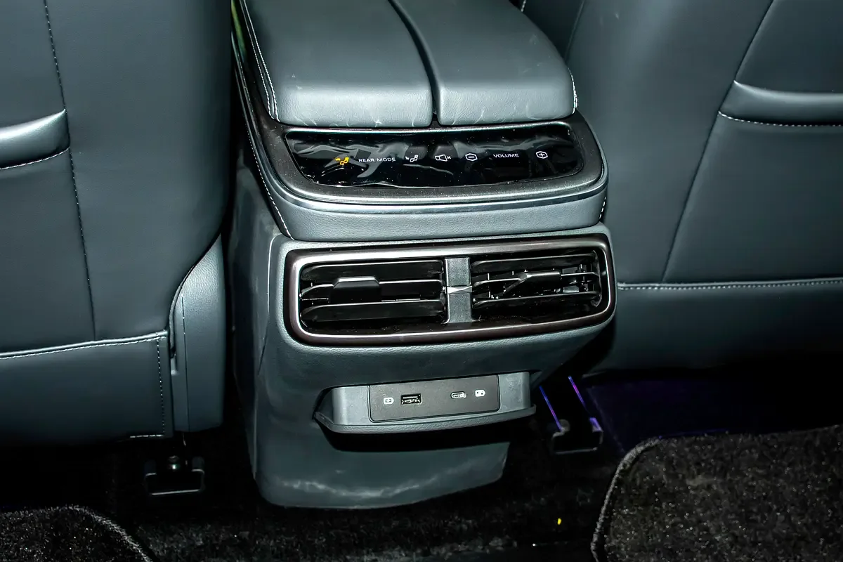 Arcfox Alpha S AT 4WD (643 hp) - 15