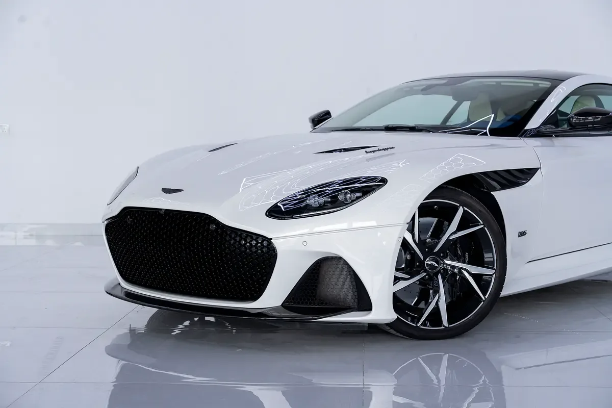 Aston Martin DBS 5.2 AT RWD (725 حصان) - 6
