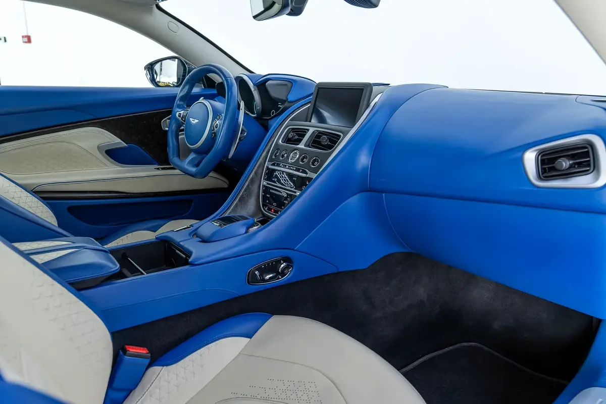 Aston Martin DBS 5.2 AT RWD (725 حصان) - 9