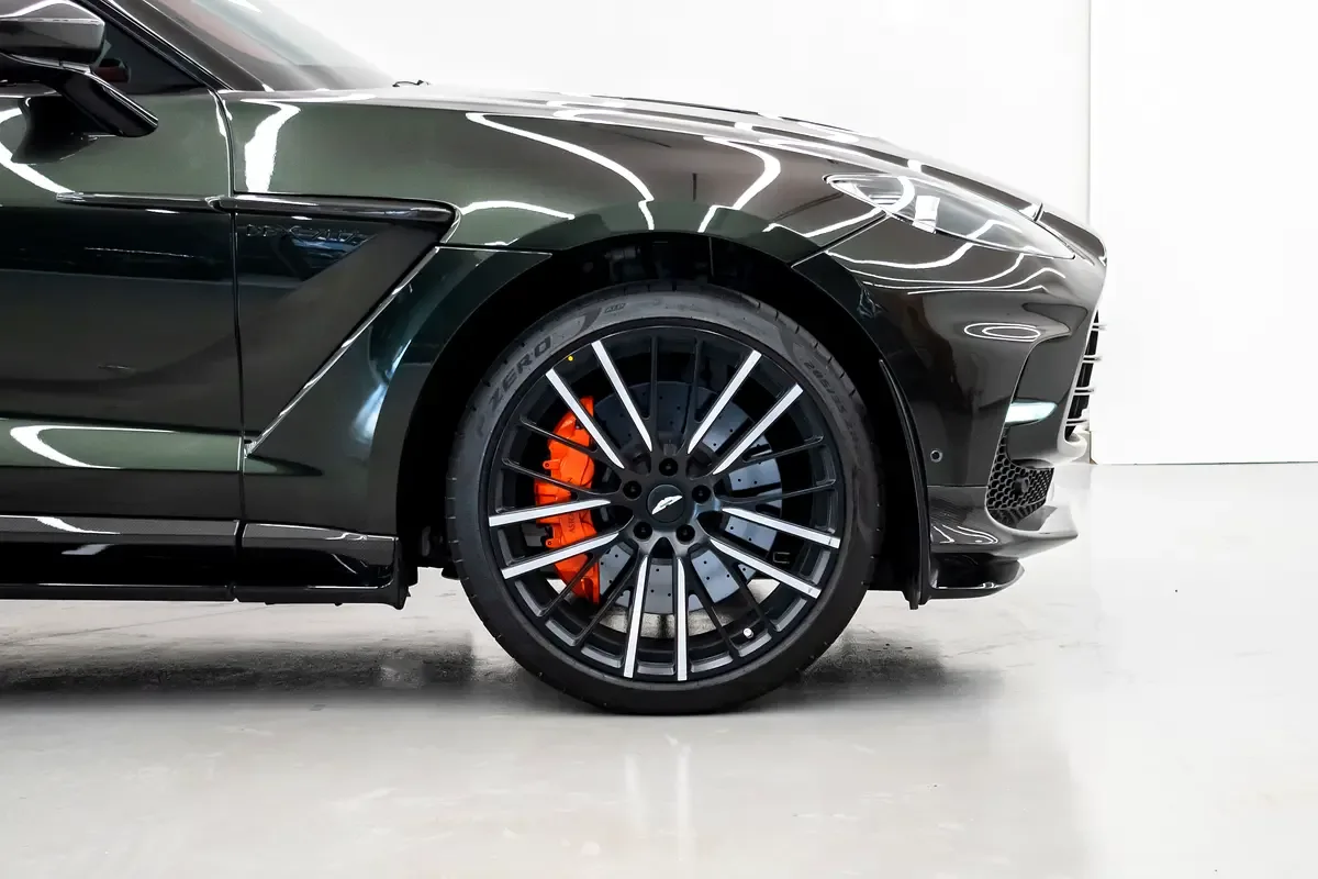 Aston Martin DBX 4.0 AT AWD (707 hp) - 16