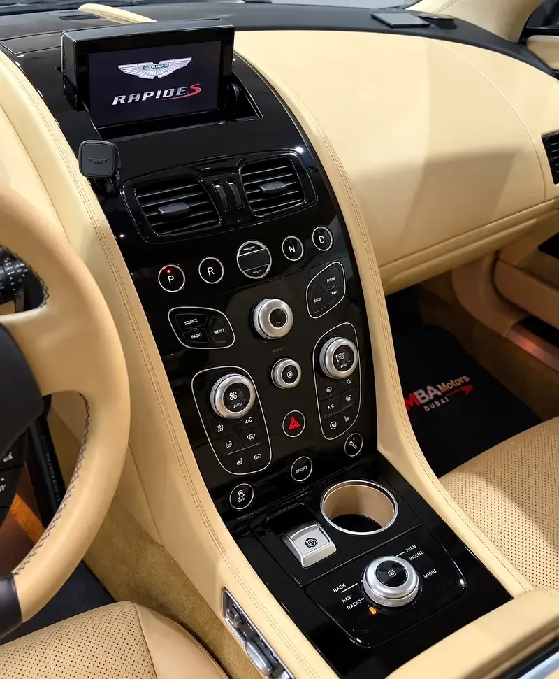 Aston Martin Rapide 5.9 AT RWD (560 حصان) - 9