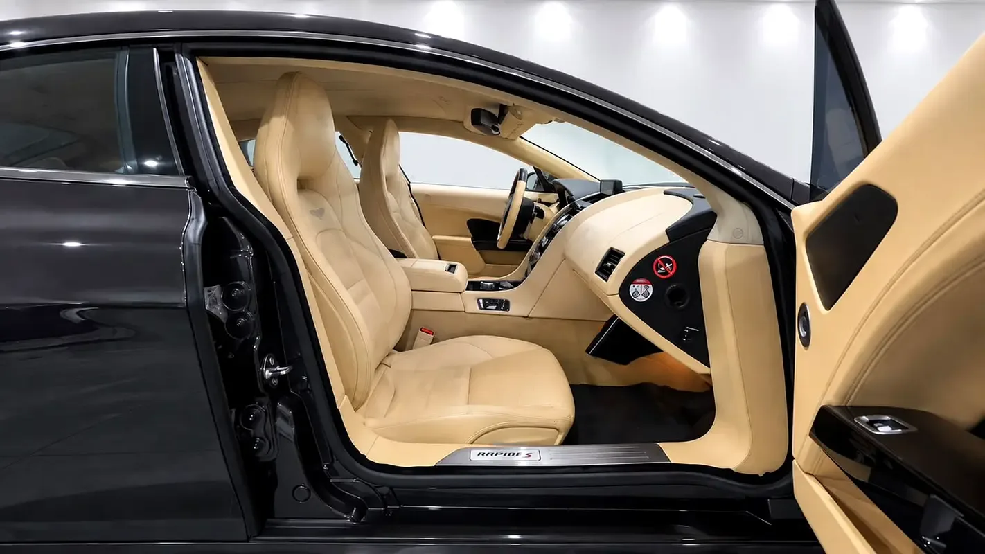 Aston Martin Rapide 5.9 AT RWD (560 حصان) - 12