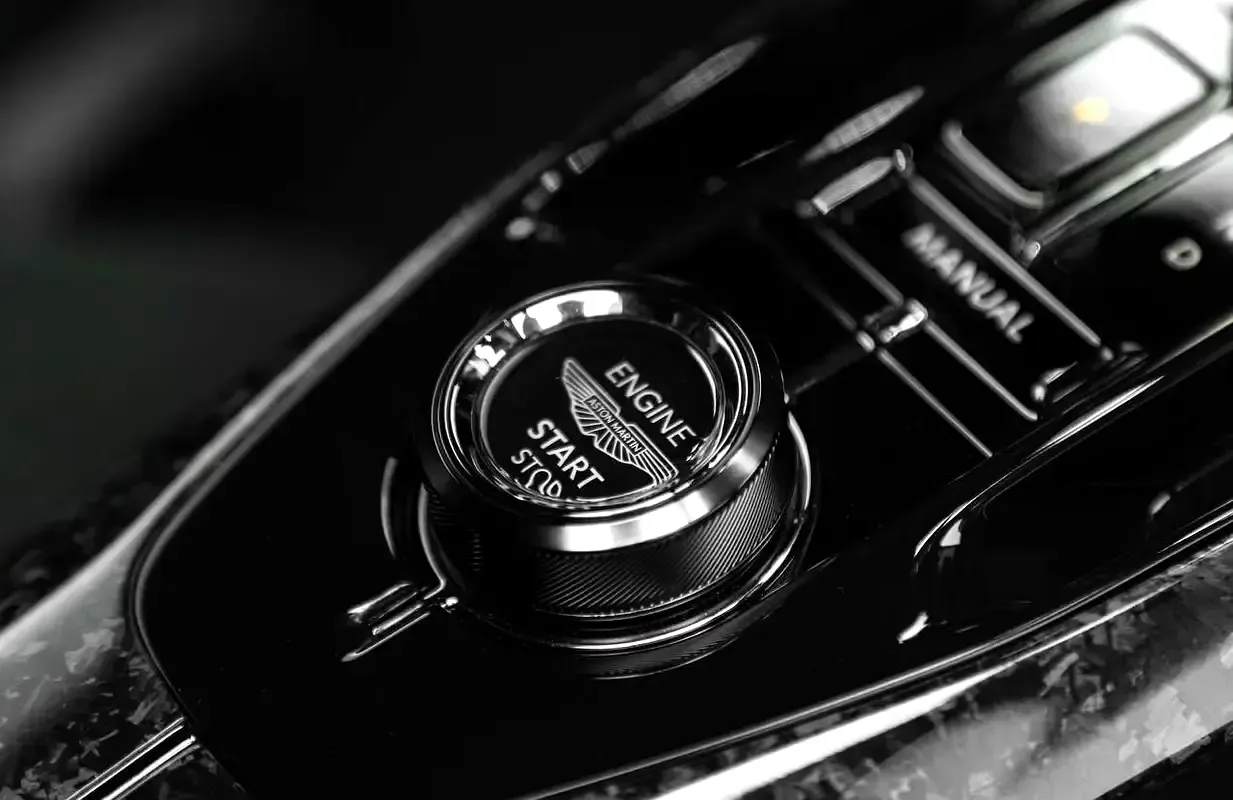 Aston Martin Valhalla 4.0 AMT AWD (1079 حصان) - 17