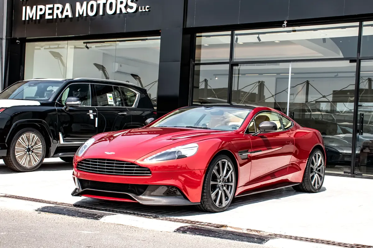 Aston Martin Vanquish 5.9 AT RWD (603 hp)