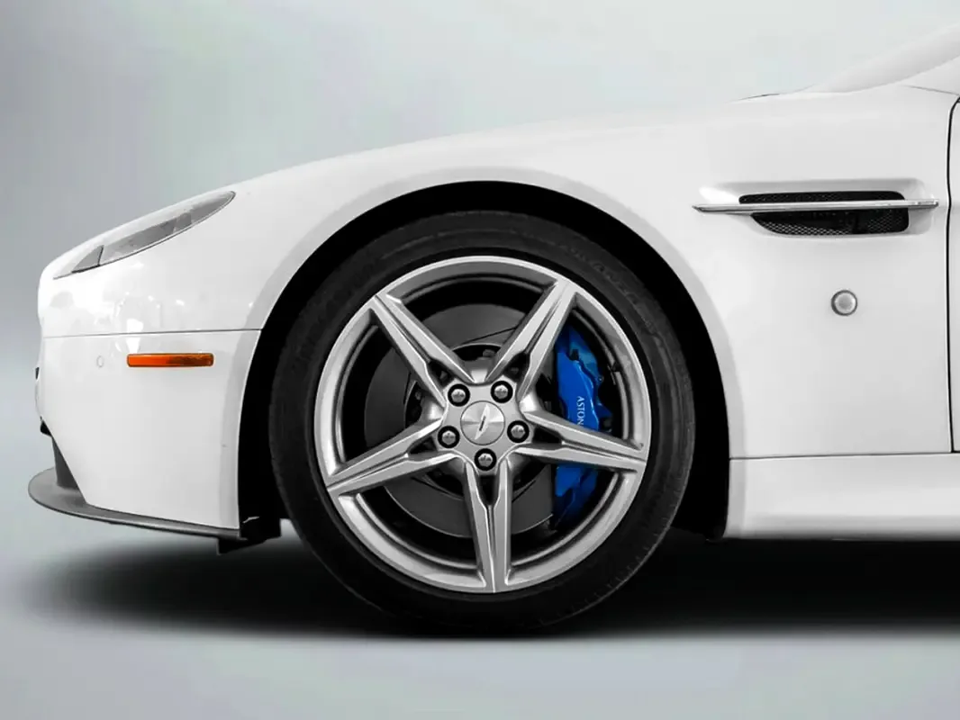 Aston Martin Vantage 4.7 V8 Sportshift (426 حصان) - 6