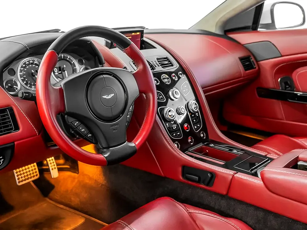 Aston Martin Vantage 4.7 V8 Sportshift (426 حصان) - 7