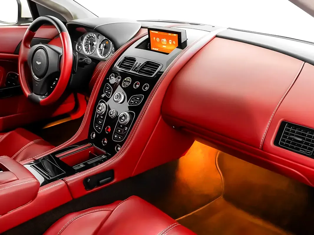 Aston Martin Vantage 4.7 V8 Sportshift (426 حصان) - 11