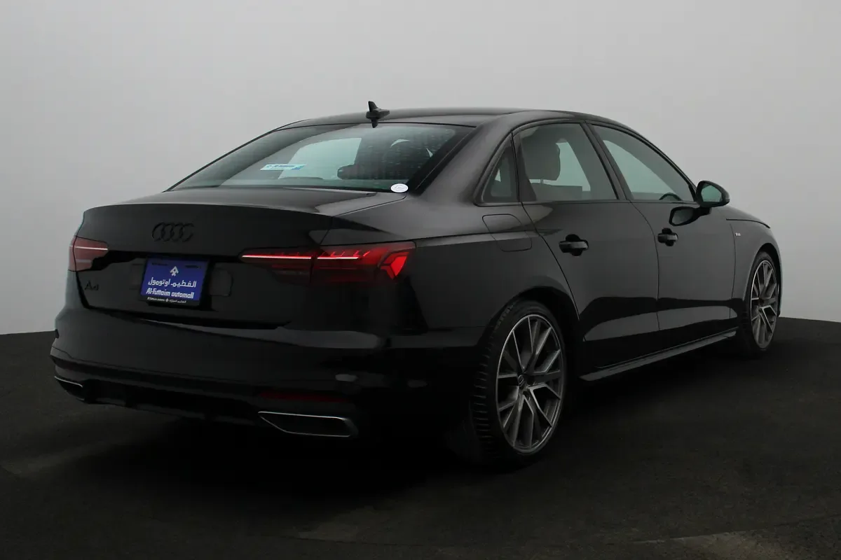 Audi A4 2.0 (249 حصان) robot - 2