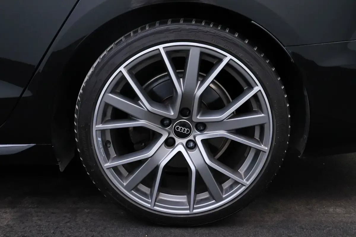 Audi A4 2.0 (249 حصان) robot - 7