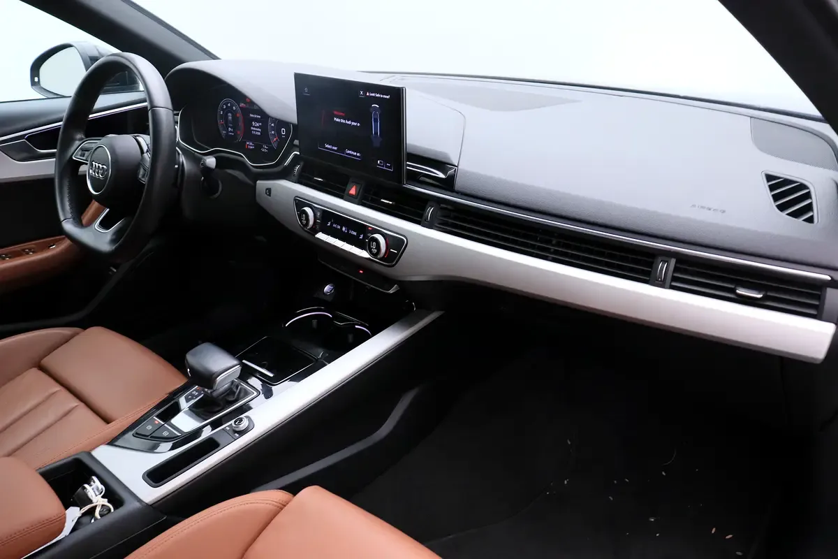Audi A4 2.0 (249 حصان) robot - 13