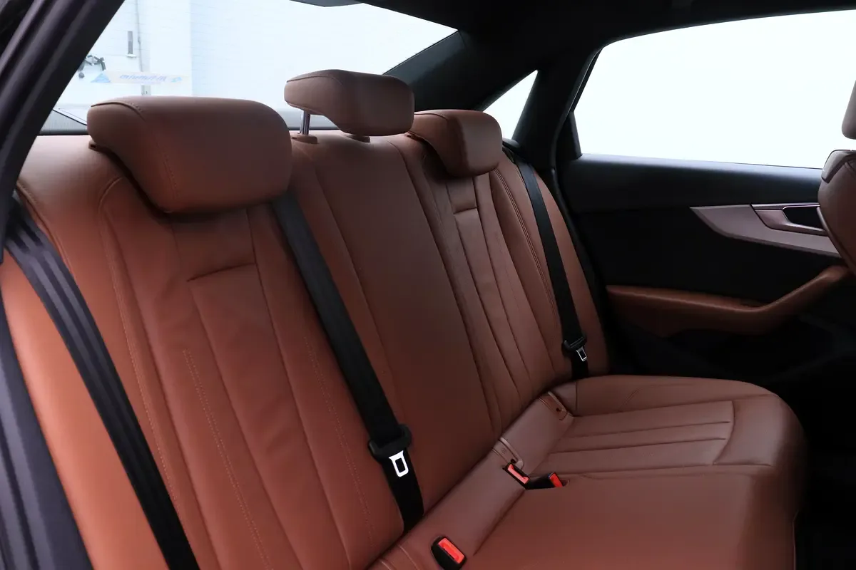 Audi A4 2.0 (249 حصان) robot - 19