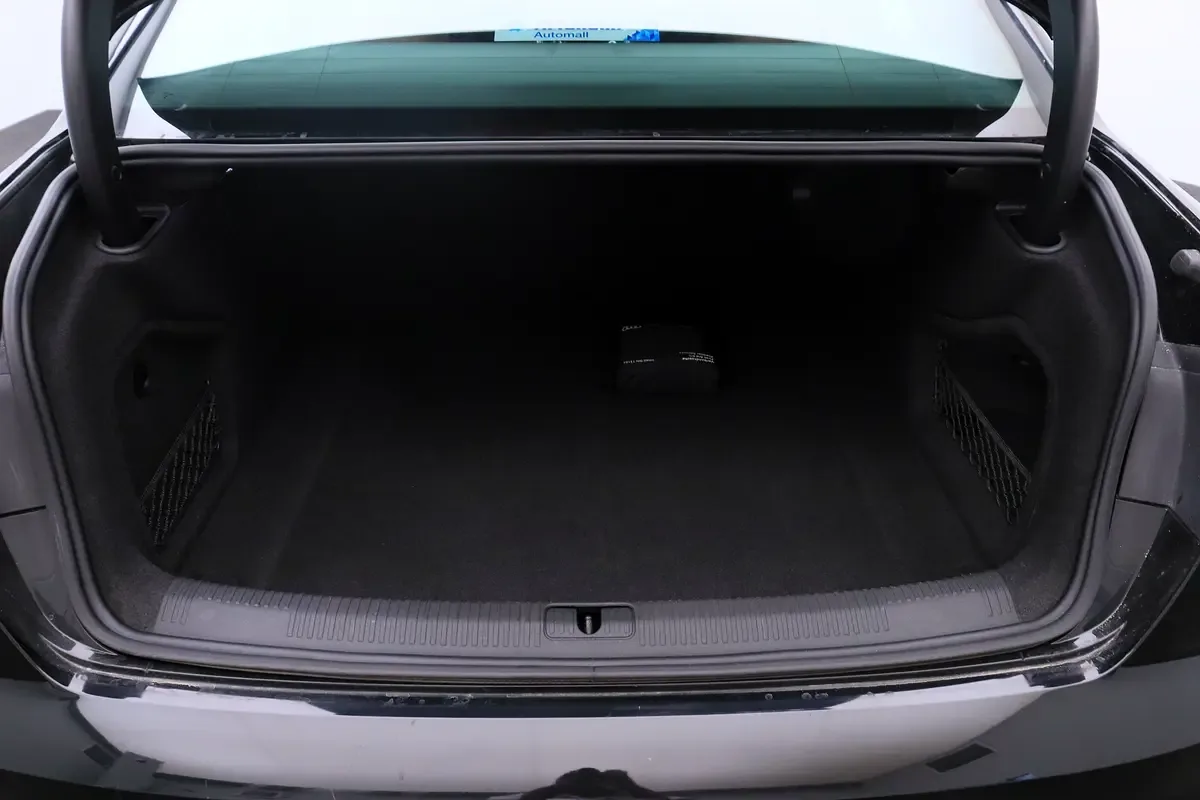 Audi A4 2.0 (249 حصان) robot - 20