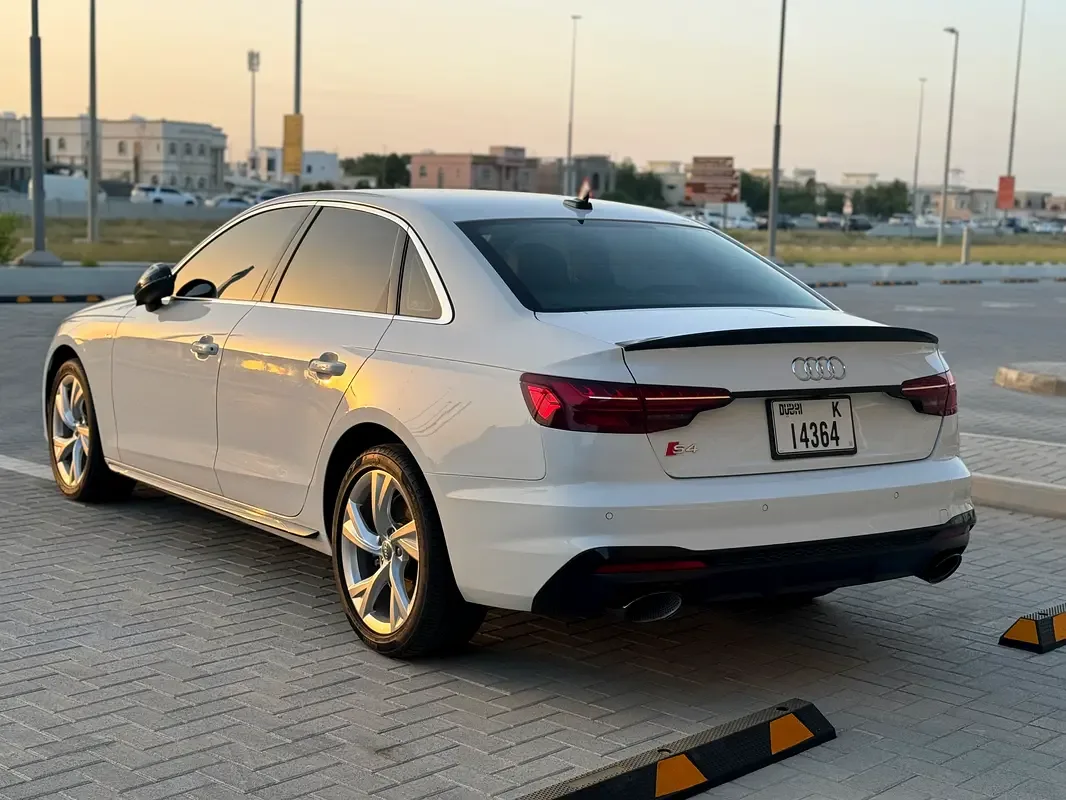 Audi A4 2.0 AMT (150 حصان) - 4