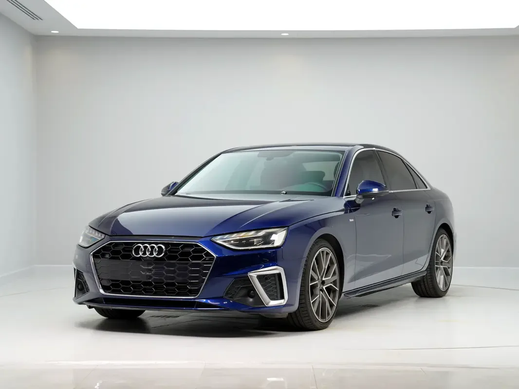Audi A4 2.0 AMT 4WD (252 hp)