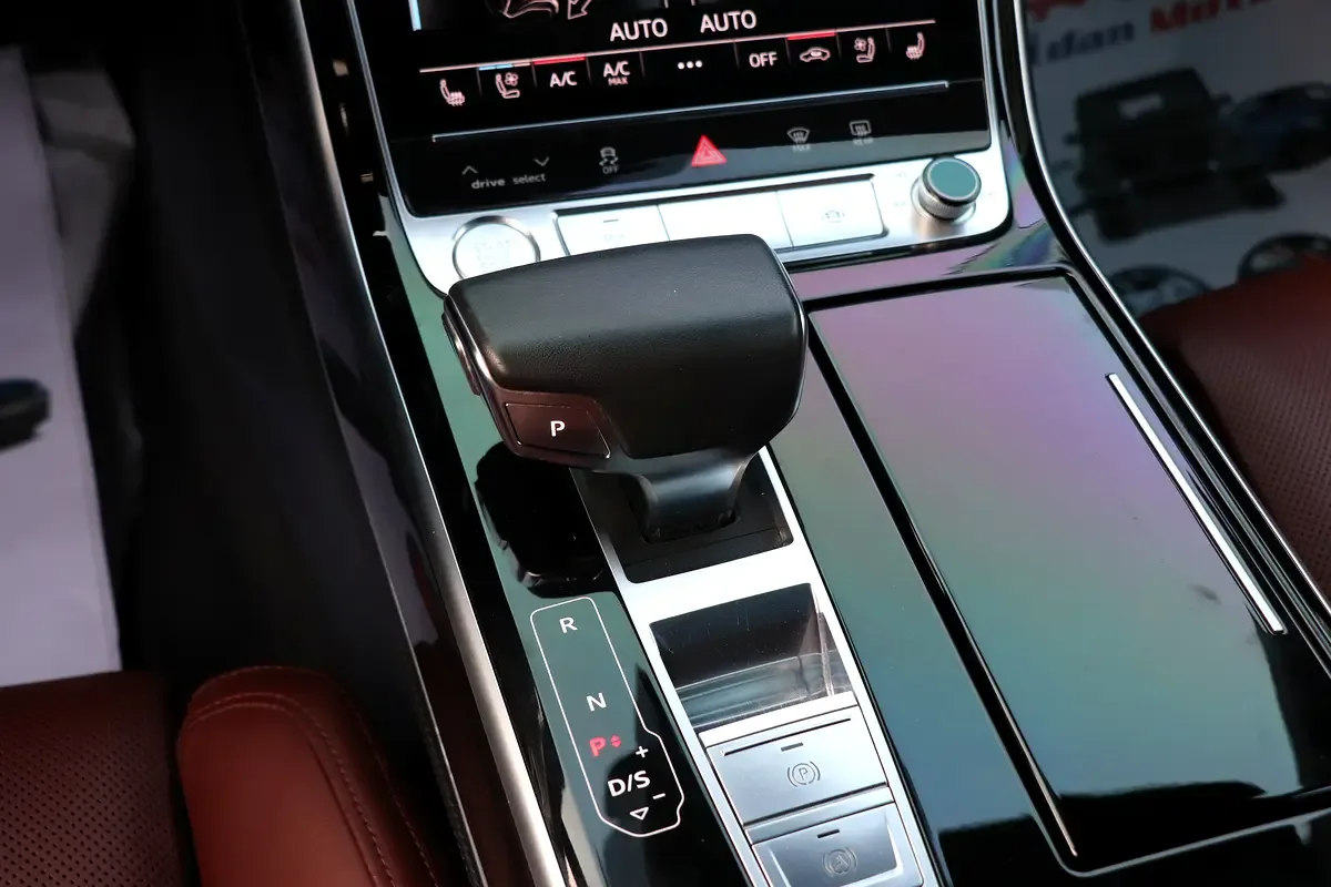 Audi A8 55 TFSI L tiptronic quattro (340 hp) - 17
