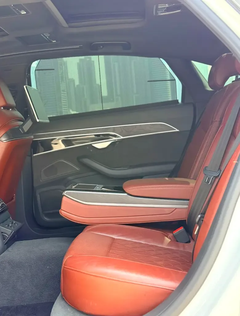 Audi A8 55 TFSI L tiptronic quattro (340 حصان) - 10