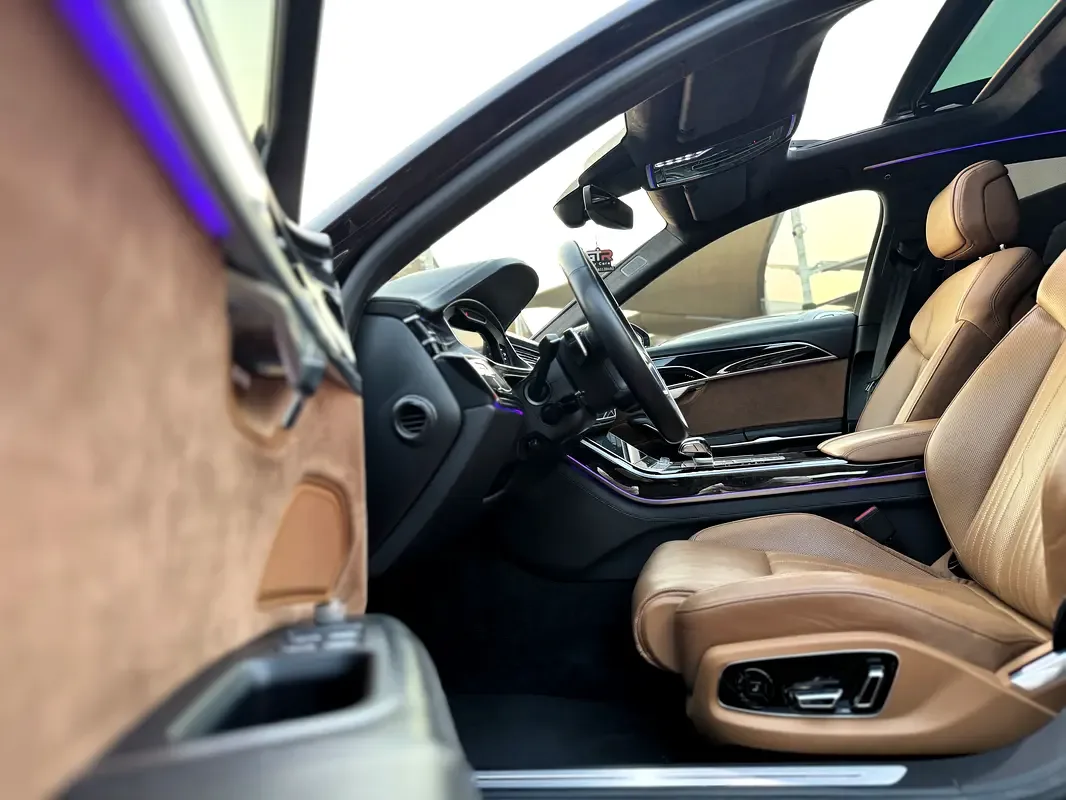 Audi A8 60 TFSI tiptronic quattro (460 حصان) - 12