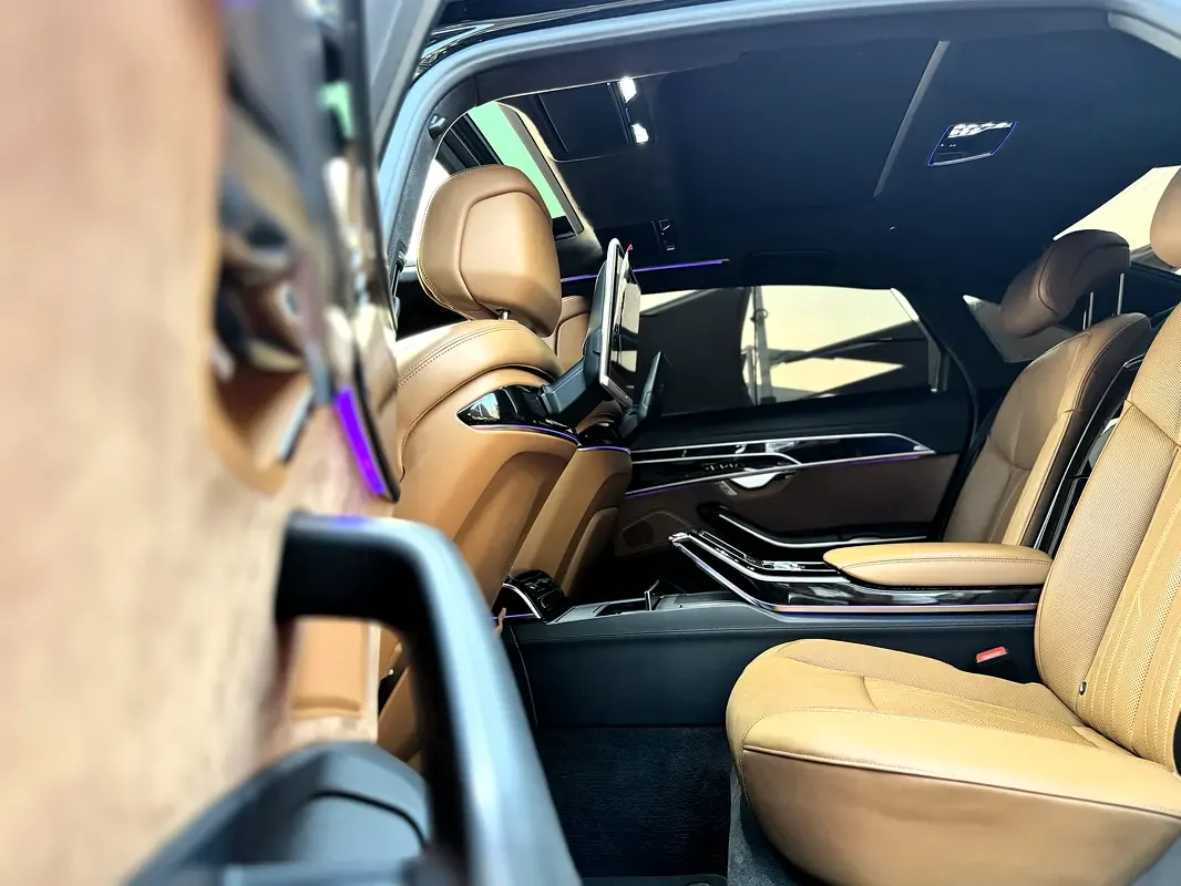 Audi A8 60 TFSI tiptronic quattro (460 حصان) - 18