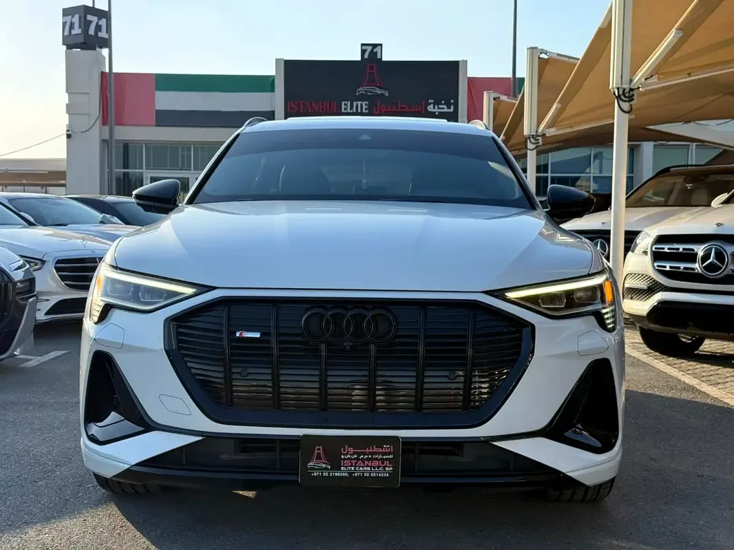 Audi e-tron AT 4WD (408 حصان) - 2