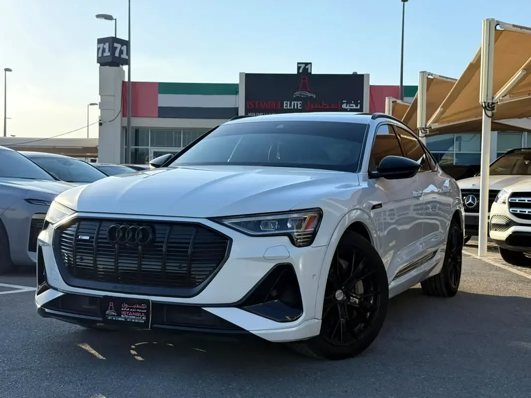 Audi e-tron AT 4WD (408 hp)