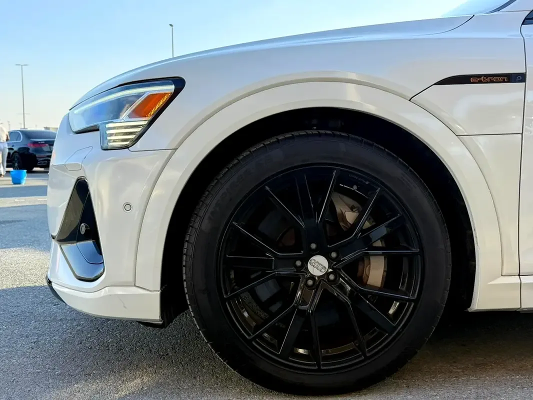 Audi e-tron AT 4WD (408 حصان) - 5