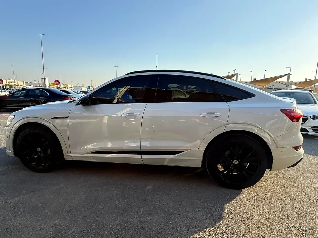 Audi e-tron AT 4WD (408 حصان) - 4