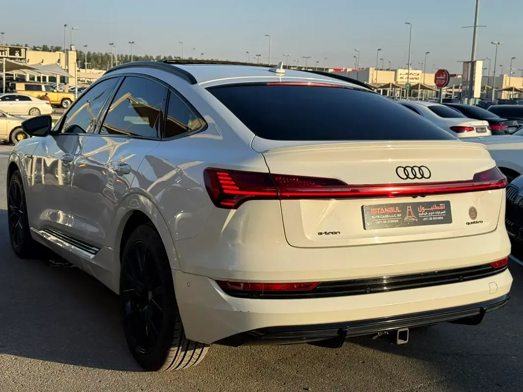 Audi e-tron AT 4WD (408 حصان) - 7