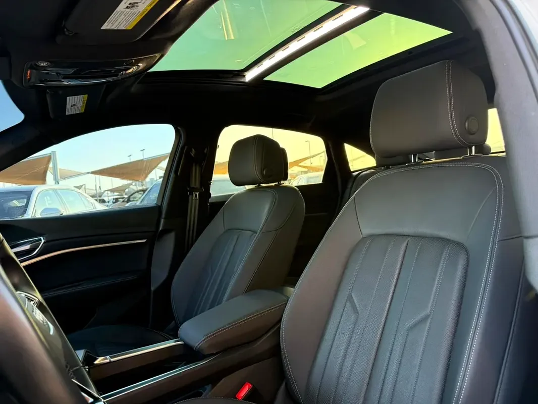 Audi e-tron AT 4WD (408 حصان) - 13