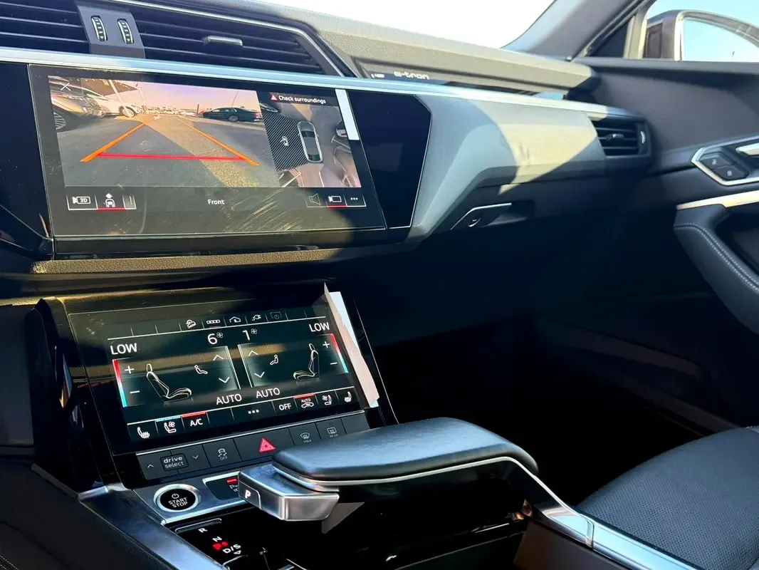 Audi e-tron AT 4WD (408 حصان) - 15