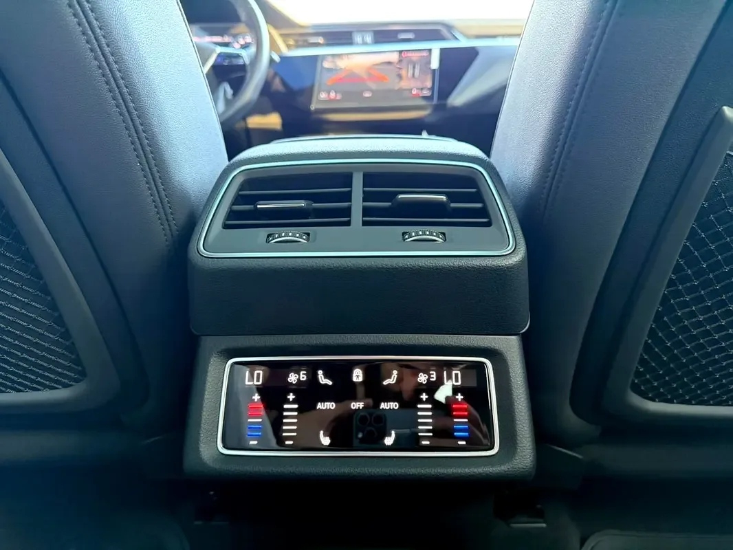 Audi e-tron AT 4WD (408 حصان) - 16