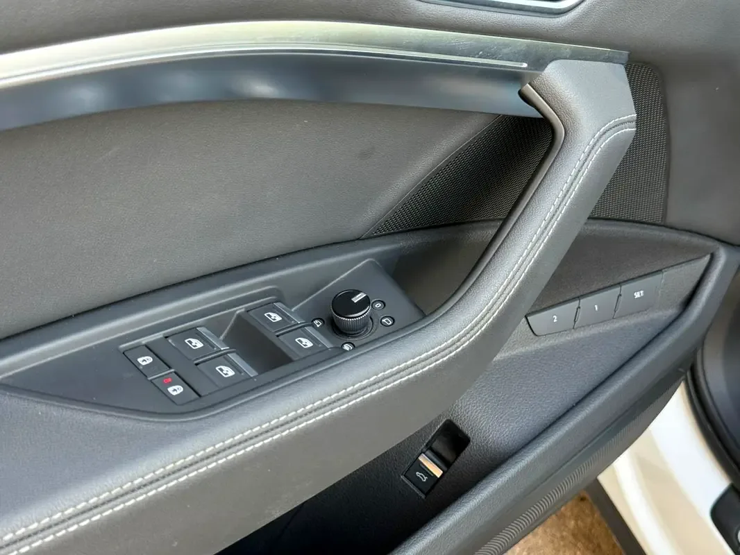 Audi e-tron AT 4WD (408 حصان) - 14