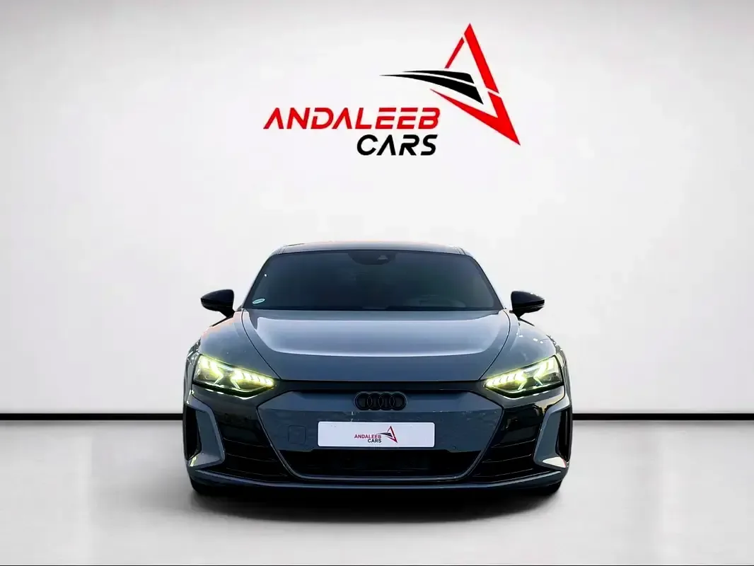 Audi e-tron GT AT 4WD (530 حصان) - 2
