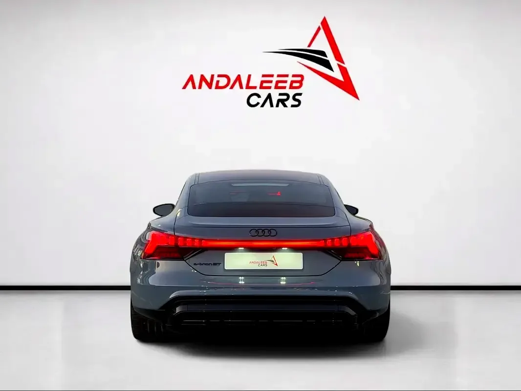 Audi e-tron GT AT 4WD (530 حصان) - 4