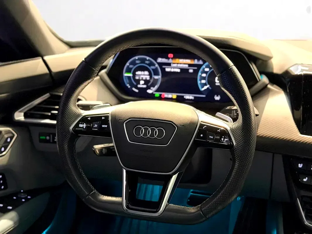 Audi e-tron GT AT 4WD (530 حصان) - 13