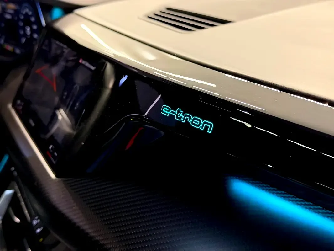 Audi e-tron GT AT 4WD (530 حصان) - 15