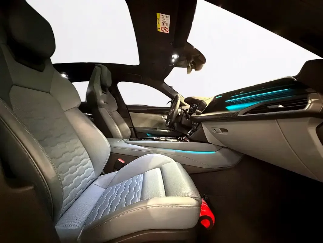 Audi e-tron GT AT 4WD (530 حصان) - 16