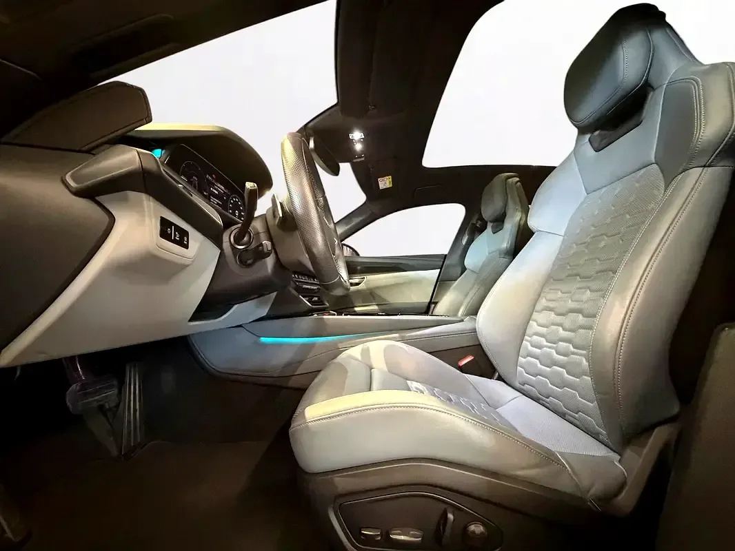 Audi e-tron GT AT 4WD (530 حصان) - 18