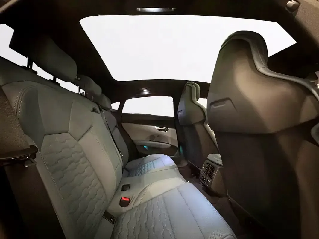 Audi e-tron GT AT 4WD (530 حصان) - 19
