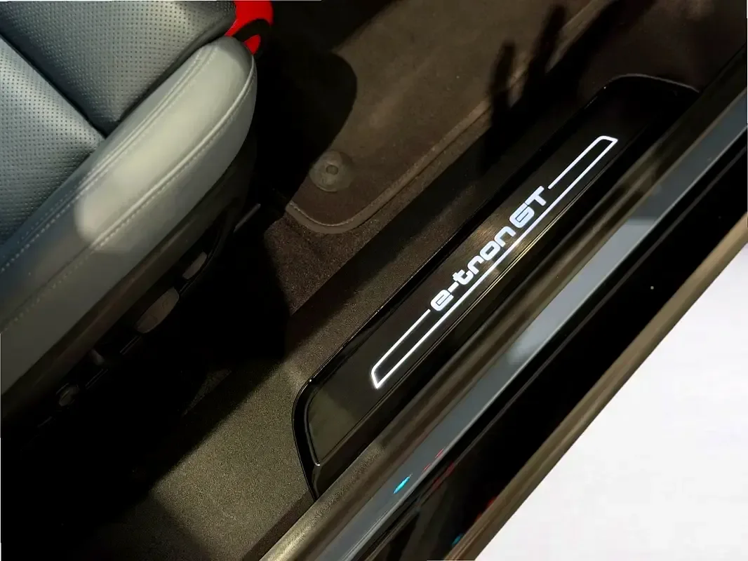 Audi e-tron GT AT 4WD (530 حصان) - 17