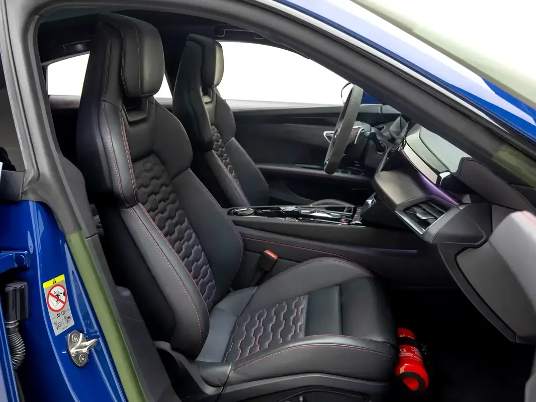 Audi e-tron GT AT 4WD (530 hp) - 11