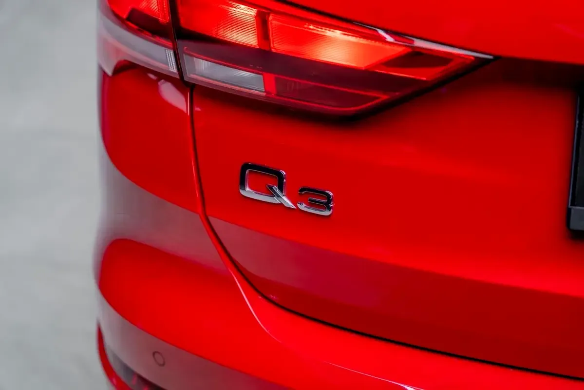Audi Q3 35 TFSI S tronic (150 حصان) - 8