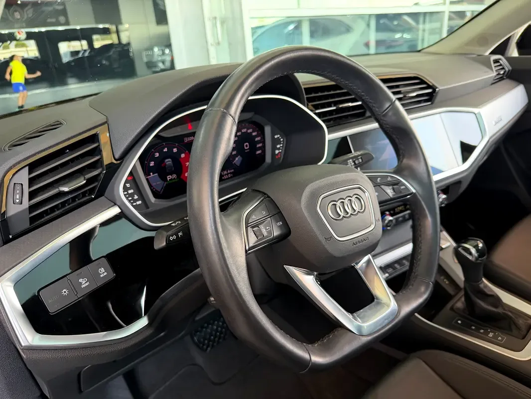 Audi Q3 40 TFSI S tronic quattro (190 حصان) - 13