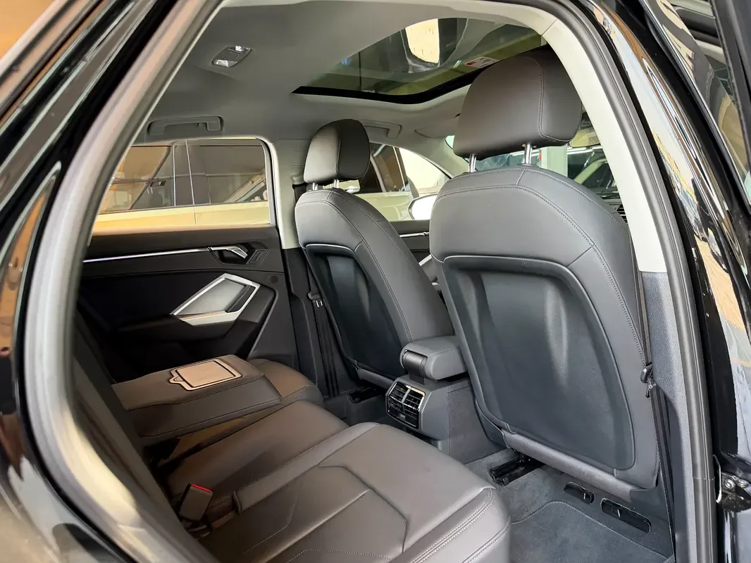 Audi Q3 40 TFSI S tronic quattro (190 حصان) - 19
