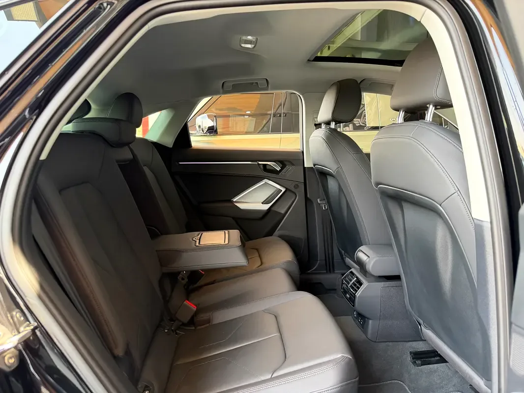 Audi Q3 40 TFSI S tronic quattro (190 حصان) - 20