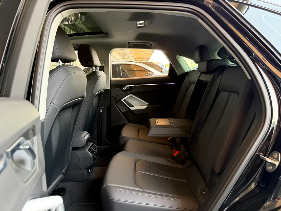 Audi Q3 40 TFSI S tronic quattro (190 حصان) - 18