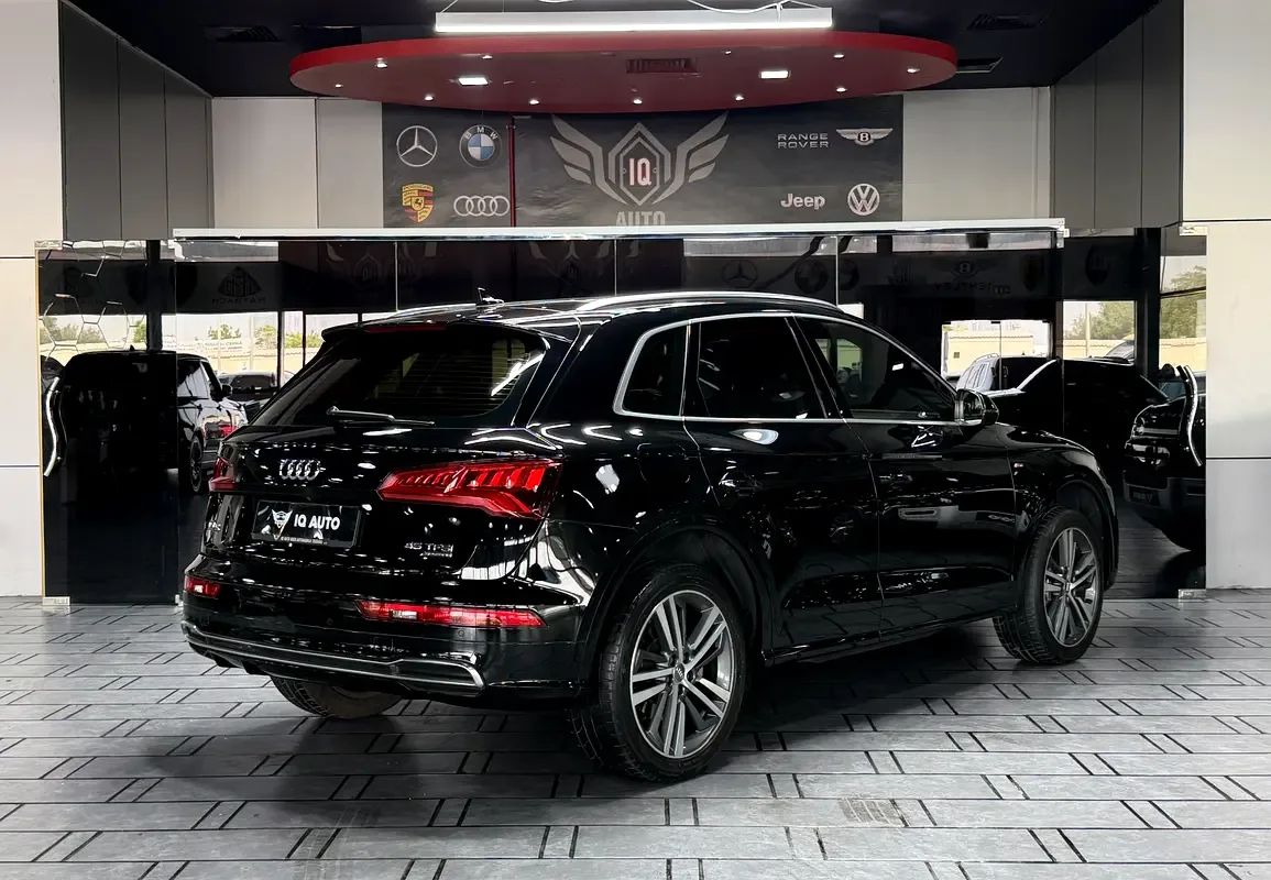 Audi Q5 45 TFSI S tronic quattro (249 حصان) - 4