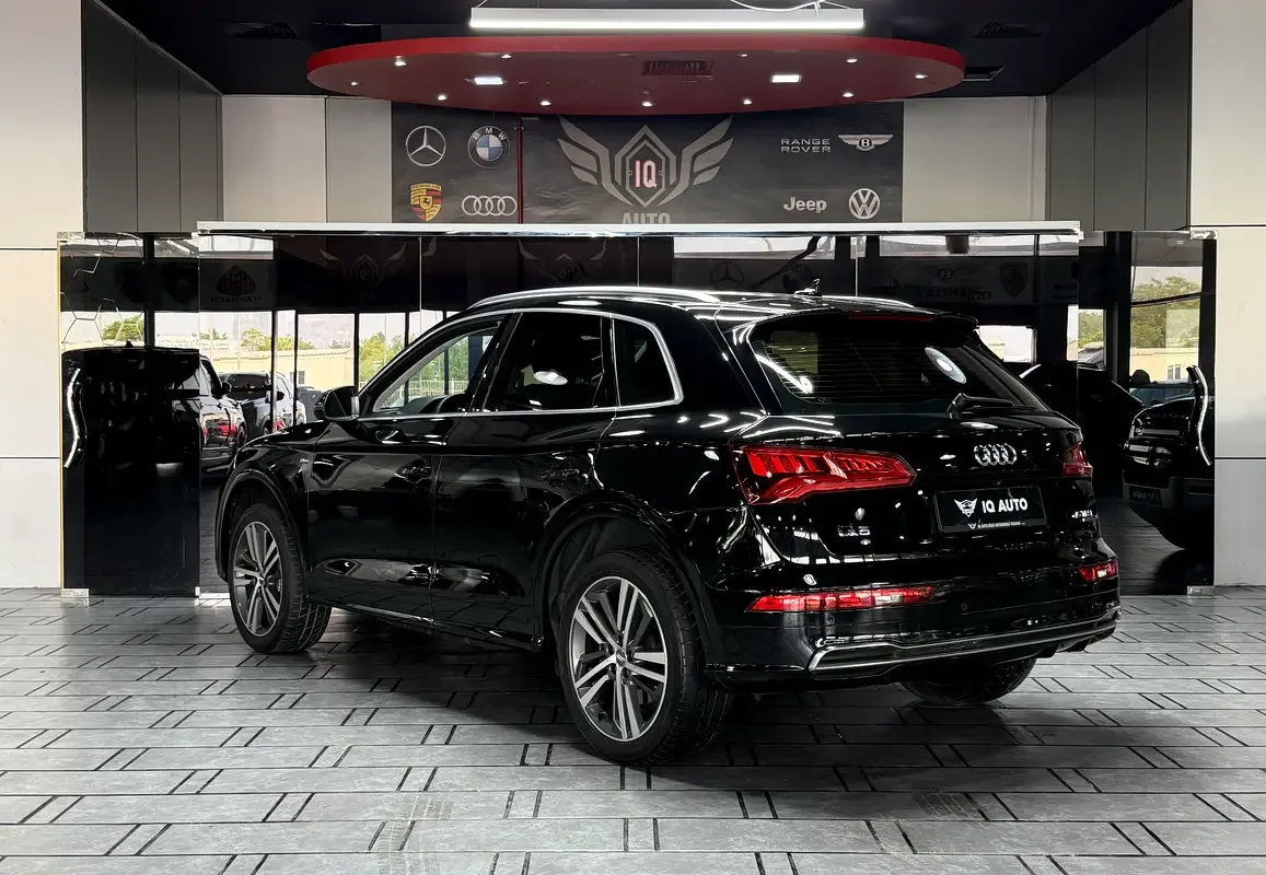 Audi Q5 45 TFSI S tronic quattro (249 حصان) - 6