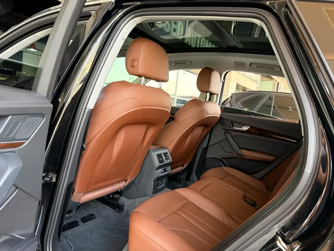 Audi Q5 45 TFSI S tronic quattro (249 حصان) - 17