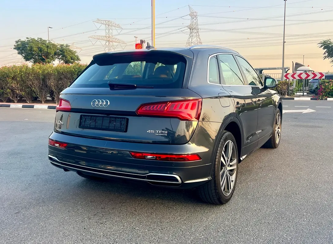 Audi Q5 45 TFSI S tronic quattro (249 حصان) - 4