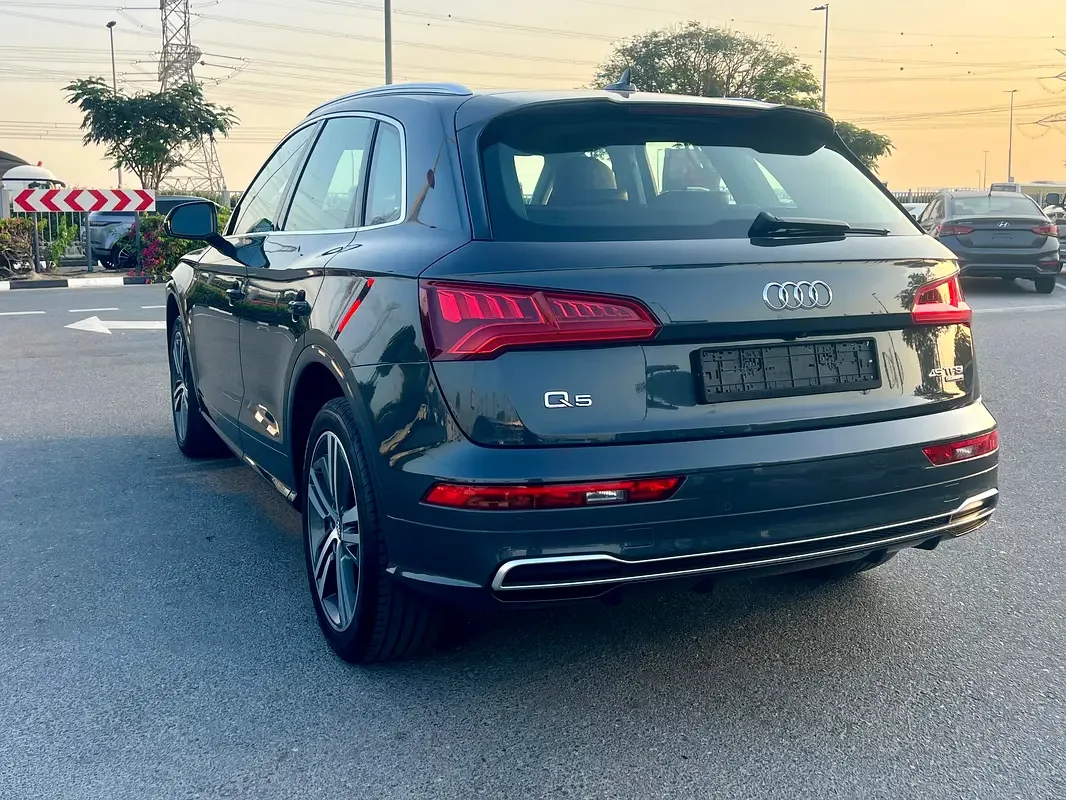 Audi Q5 45 TFSI S tronic quattro (249 حصان) - 6